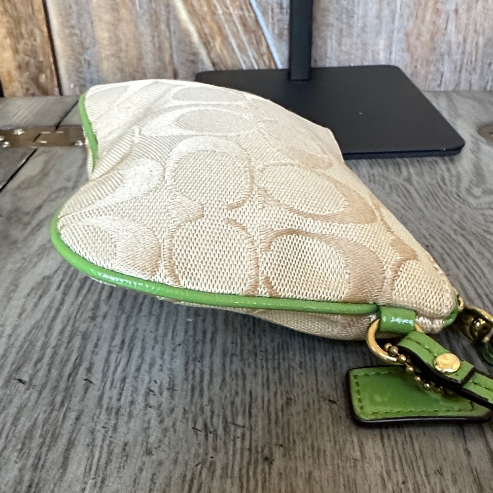 Coach Signature Canvas Wristlet Light Khaki Green Grass with Matching Tag - Picture 8 of 16